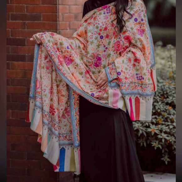 Authentic Kashmiri kalamkari handmade shawl in different designs unisex - Picture 3 of 6